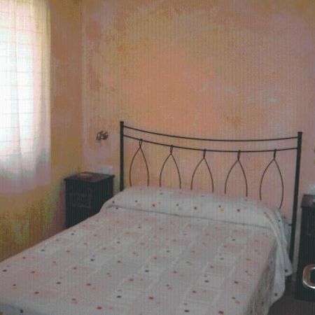 Hostal Valle Del Iregua Albelda De Iregua Habitación foto