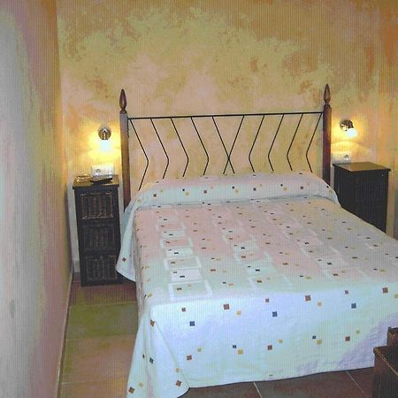 Hostal Valle Del Iregua Albelda De Iregua Habitación foto