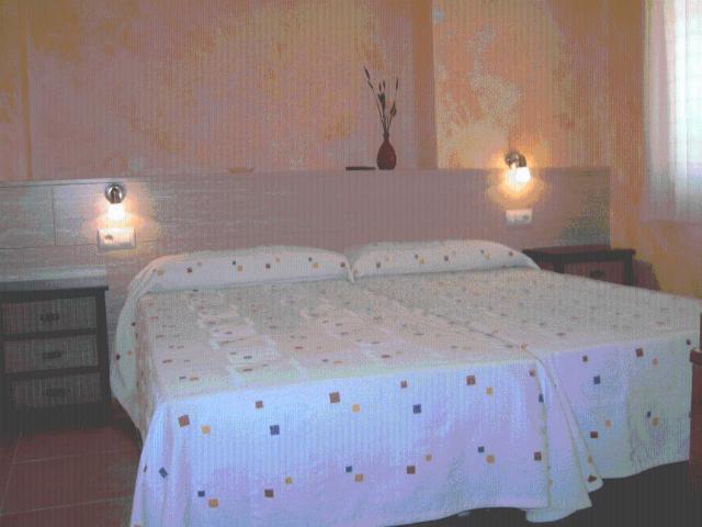 Hostal Valle Del Iregua Albelda De Iregua Habitación foto