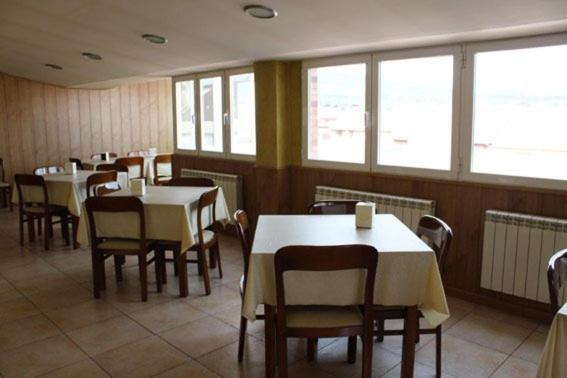 Hostal Valle Del Iregua Albelda De Iregua Exterior foto